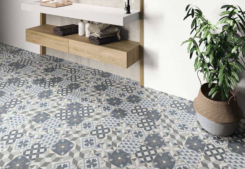 Mozaik keramične ploščice popestrijo celoten prostor 1 mozaik keramične ploščice na tleh kopalnice